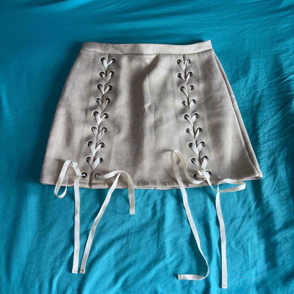 Women’s cream lace skirt